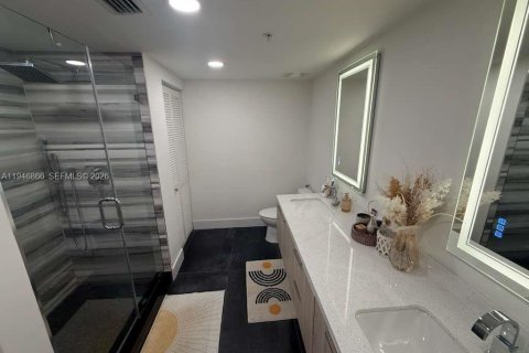 Condo in Miami, Florida, 1 bedroom  № 2003127 - photo 17