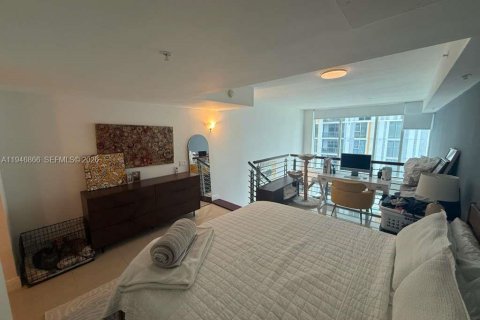 Condo in Miami, Florida, 1 bedroom  № 2003127 - photo 11