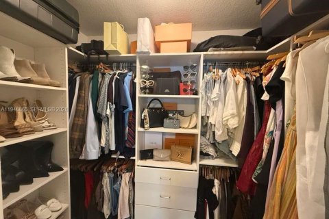 Condo in Miami, Florida, 1 bedroom  № 2003127 - photo 18