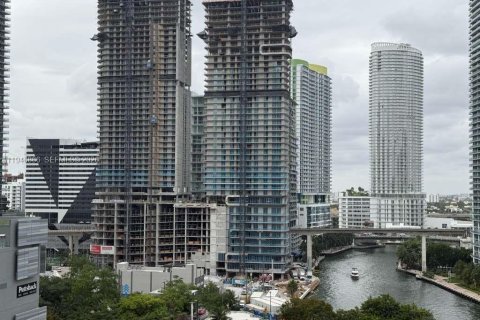 Condo in Miami, Florida, 1 bedroom  № 2003127 - photo 22