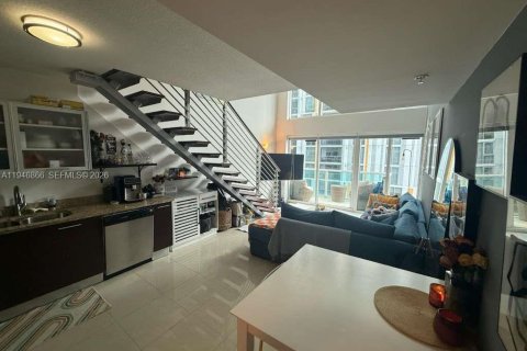 Condo in Miami, Florida, 1 bedroom  № 2003127 - photo 6