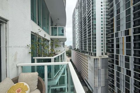 Condo in Miami, Florida, 1 bedroom  № 2003127 - photo 20