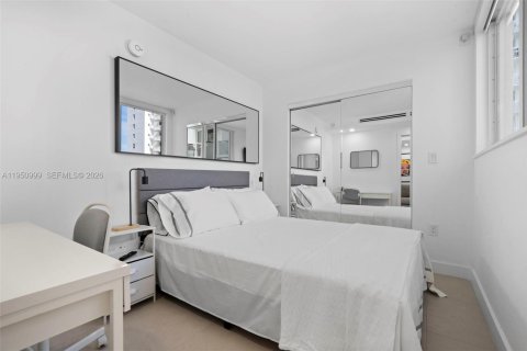 Condo in Miami Beach, Florida, 2 bedrooms  № 2007089 - photo 14