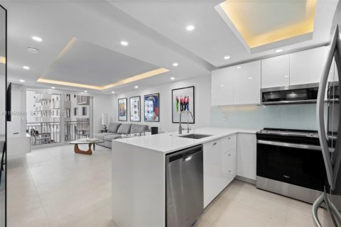 Condo in Miami Beach, Florida, 2 bedrooms  № 2007089 - photo 6