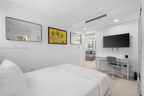 Condo in Miami Beach, Florida, 2 bedrooms  № 2007089 - photo 11
