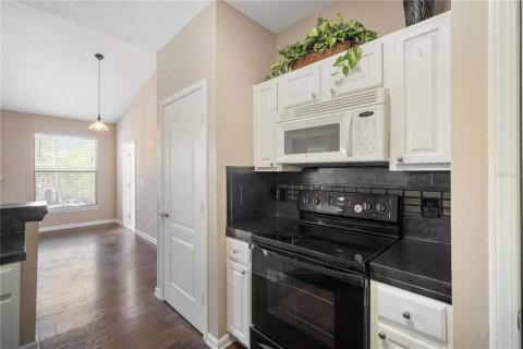 Condo in Tampa, Florida, 2 bedrooms  № 1717255 - photo 10