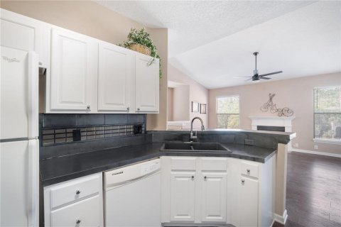 Condo in Tampa, Florida, 2 bedrooms  № 1717255 - photo 11