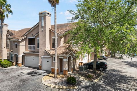 Condo in Tampa, Florida, 2 bedrooms  № 1717255 - photo 1