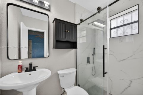 House in Miami, Florida 4 bedrooms, 167.41 sq.m. № 2086394 - photo 25