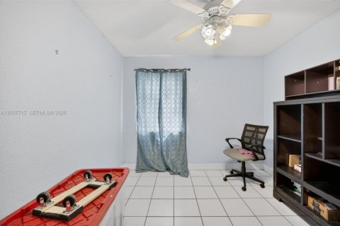 House in Miami, Florida 4 bedrooms, 167.41 sq.m. № 2086394 - photo 16
