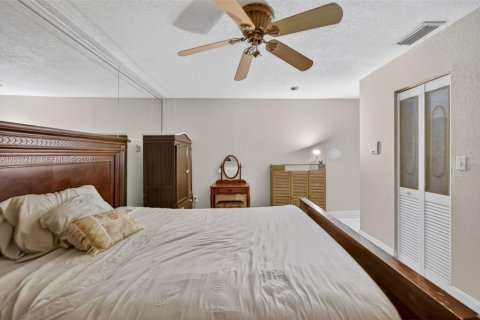House in Miami, Florida 4 bedrooms, 167.41 sq.m. № 2086394 - photo 21