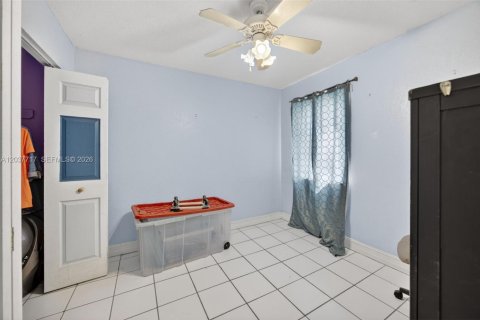 House in Miami, Florida 4 bedrooms, 167.41 sq.m. № 2086394 - photo 15