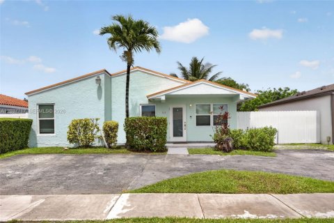 House in Miami, Florida 4 bedrooms, 167.41 sq.m. № 2086394