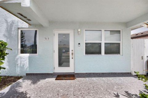 House in Miami, Florida 4 bedrooms, 167.41 sq.m. № 2086394 - photo 4