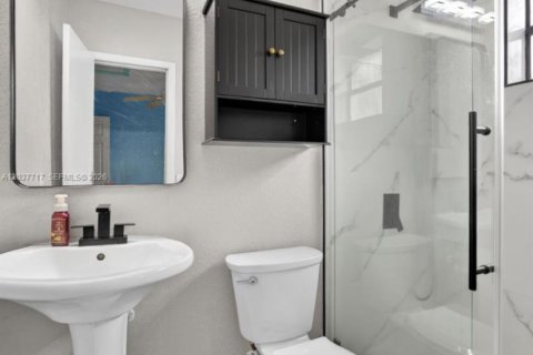 House in Miami, Florida 4 bedrooms, 167.41 sq.m. № 2086394 - photo 26