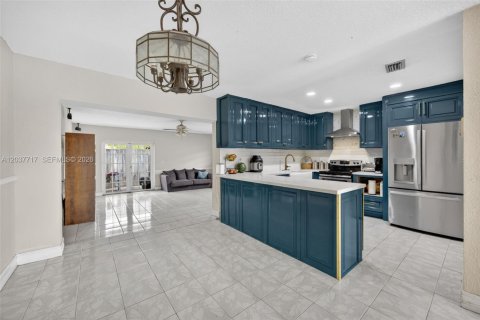 House in Miami, Florida 4 bedrooms, 167.41 sq.m. № 2086394 - photo 6