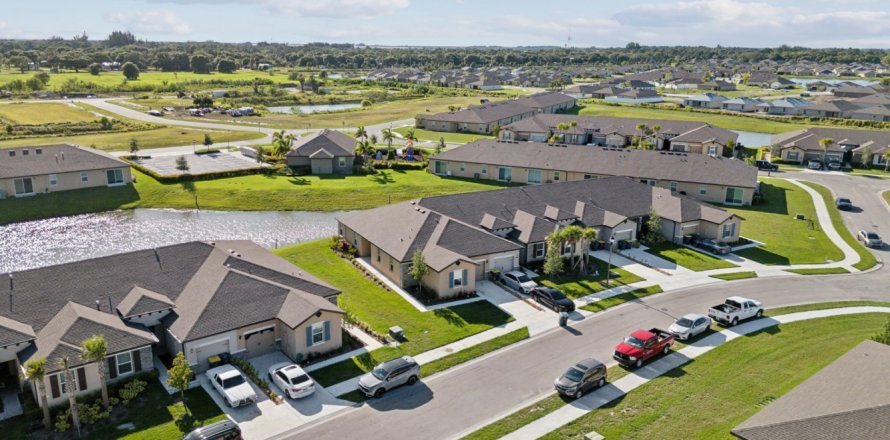 Casa en Fort Pierce, Florida 4 dormitorios, 163.79 m2 № 1179427