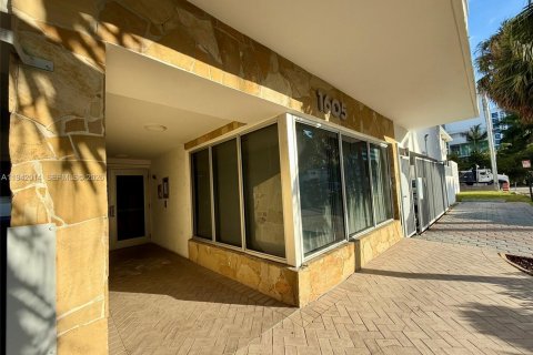Copropriété à vendre à Miami Beach, Floride: 2 chambres, 88.26 m2 № 2031388 - photo 2