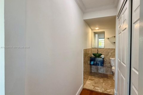 Copropriété à vendre à Miami Beach, Floride: 2 chambres, 88.26 m2 № 2031388 - photo 28