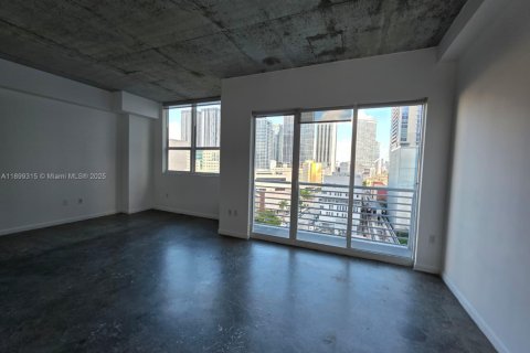 Condo in Miami, Florida, 1 bedroom  № 1950823 - photo 1