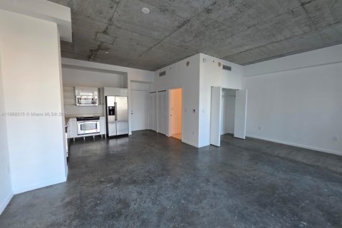 Condo in Miami, Florida, 1 bedroom  № 1950823 - photo 12