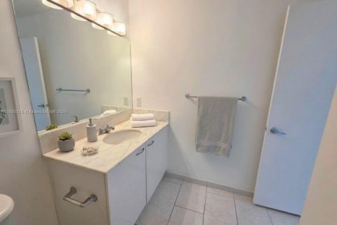 Condo in Miami, Florida, 1 bedroom  № 1950823 - photo 24