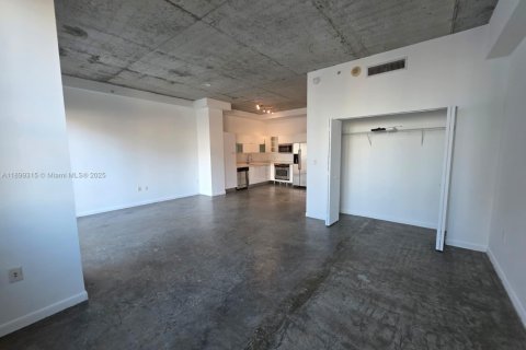Condo in Miami, Florida, 1 bedroom  № 1950823 - photo 15