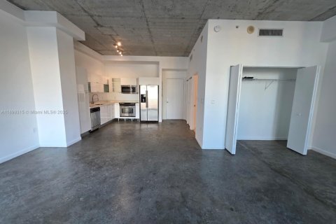 Condo in Miami, Florida, 1 bedroom  № 1950823 - photo 11