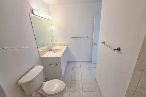 Condo in Miami, Florida, 1 bedroom  № 1950823 - photo 19