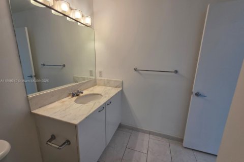 Condo in Miami, Florida, 1 bedroom  № 1950823 - photo 16