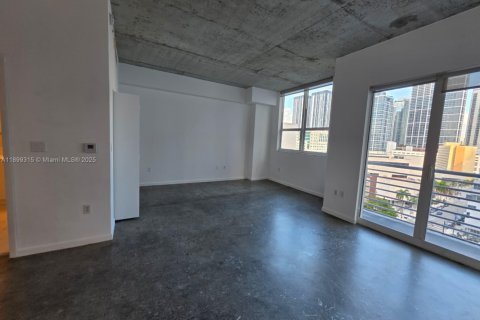 Condo in Miami, Florida, 1 bedroom  № 1950823 - photo 2