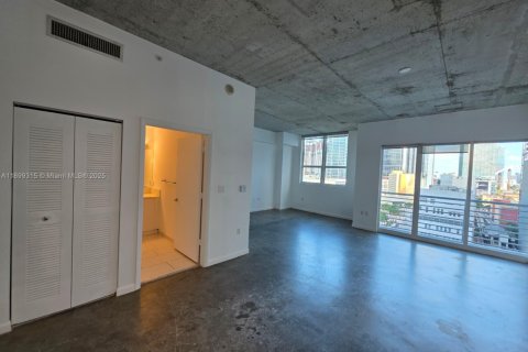 Condo in Miami, Florida, 1 bedroom  № 1950823 - photo 3