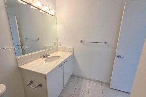 Condo in Miami, Florida, 1 bedroom  № 1950823 - photo 25