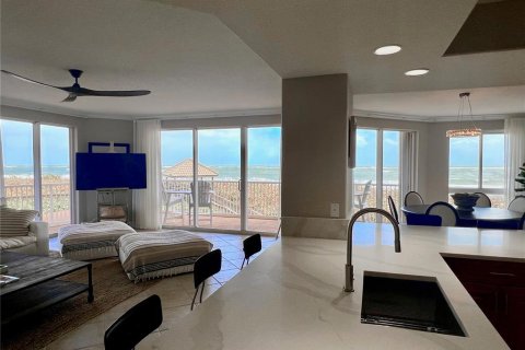 Condo in Hutchinson Island South, Florida, 3 bedrooms  № 1716476 - photo 8