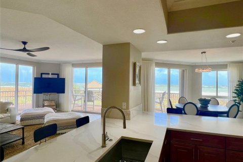 Condo in Hutchinson Island South, Florida, 3 bedrooms  № 1716476 - photo 13