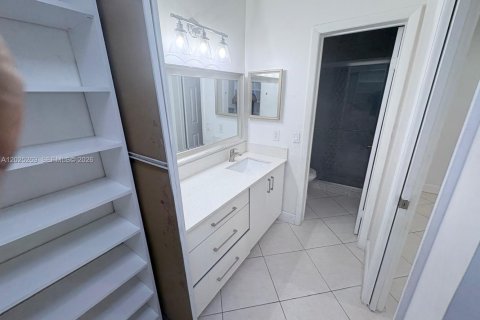 Снять в аренду кондоминиум в Коконат Крик, Флорида 3 спальни, 101.54м2, № 2087215 - фото 10