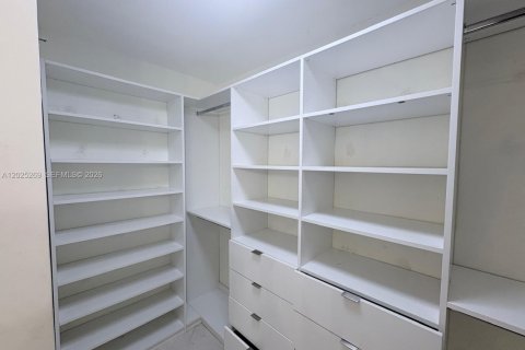 Снять в аренду кондоминиум в Коконат Крик, Флорида 3 спальни, 101.54м2, № 2087215 - фото 9