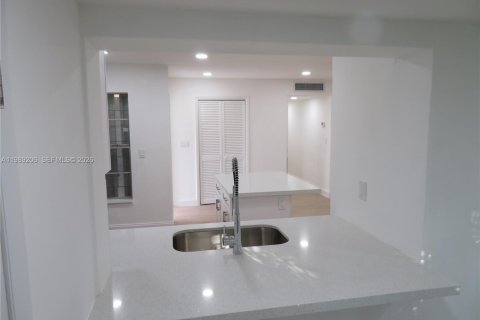 Купить кондоминиум в Майами, Флорида 2 спальни, 103.31м2, № 2051796 - фото 12