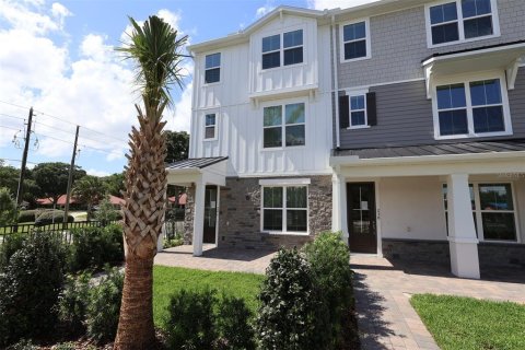 Townhouse in Oviedo, Florida 4 bedrooms, 188.13 sq.m. № 2416874 - photo 4