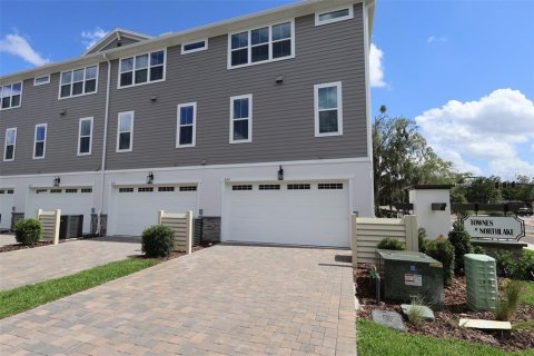 Townhouse in Oviedo, Florida 4 bedrooms, 188.13 sq.m. № 2416874 - photo 7