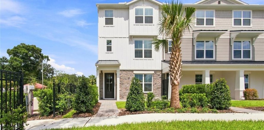 Townhouse in Oviedo, Florida 4 bedrooms, 188.13 sq.m. № 2416874