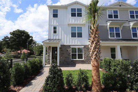 Townhouse in Oviedo, Florida 4 bedrooms, 188.13 sq.m. № 2416874 - photo 3
