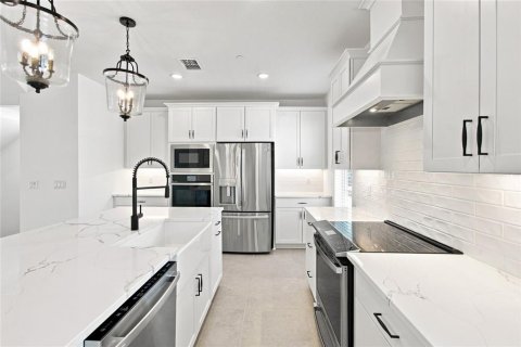 Townhouse in Oviedo, Florida 4 bedrooms, 188.13 sq.m. № 2416874 - photo 9
