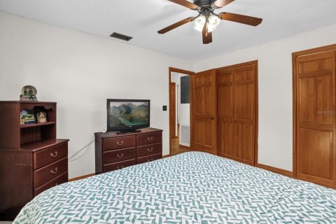 House in Fruitland Park, Florida 3 bedrooms, 183.57 sq.m. № 2237419 - photo 15