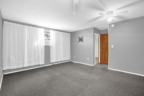 House in Fruitland Park, Florida 3 bedrooms, 183.57 sq.m. № 2237419 - photo 22