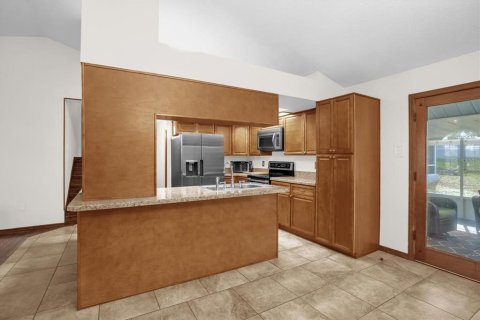 House in Fruitland Park, Florida 3 bedrooms, 183.57 sq.m. № 2237419 - photo 8