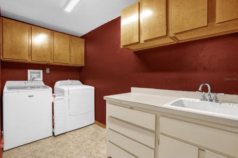 House in Fruitland Park, Florida 3 bedrooms, 183.57 sq.m. № 2237419 - photo 29