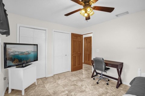 House in Fruitland Park, Florida 3 bedrooms, 183.57 sq.m. № 2237419 - photo 12