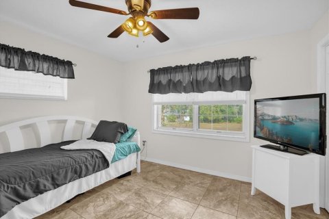 House in Fruitland Park, Florida 3 bedrooms, 183.57 sq.m. № 2237419 - photo 11