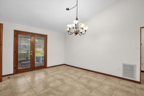 House in Fruitland Park, Florida 3 bedrooms, 183.57 sq.m. № 2237419 - photo 6
